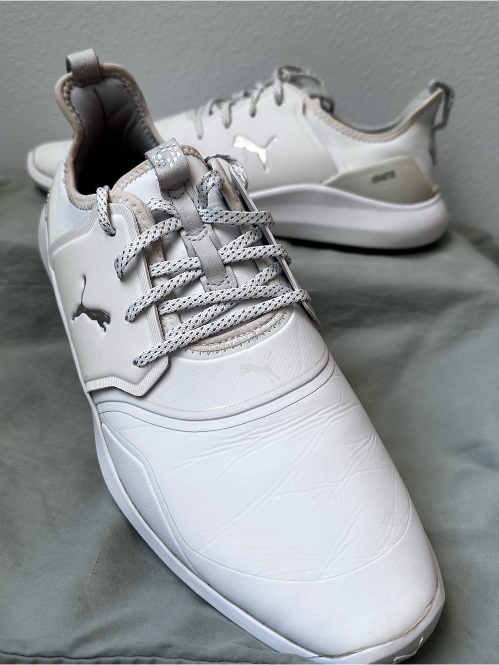 Puma Men's White and Light Gray spike less golf shoe 11
